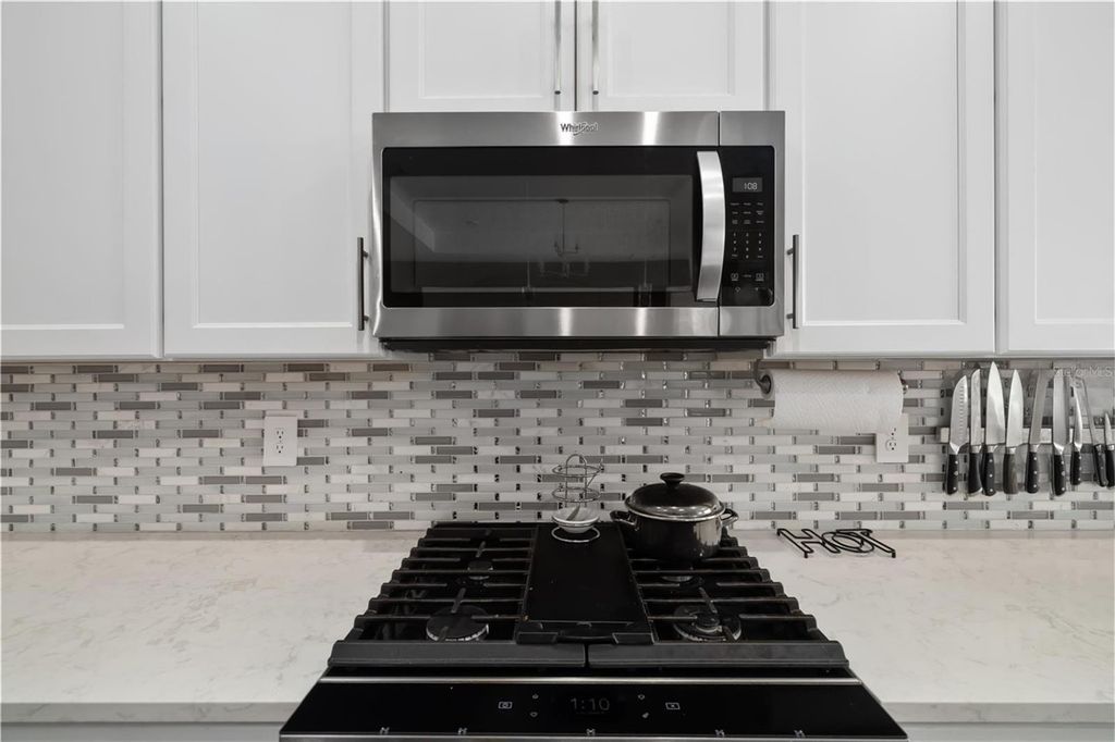 Image 17 of property listing at 4609 ANTRIM DRIVE, Sarasota, FL 34240