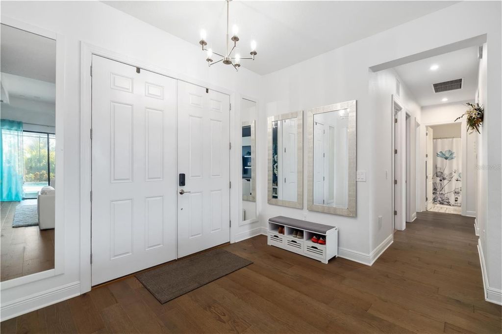 Image 4 of property listing at 4609 ANTRIM DRIVE, Sarasota, FL 34240