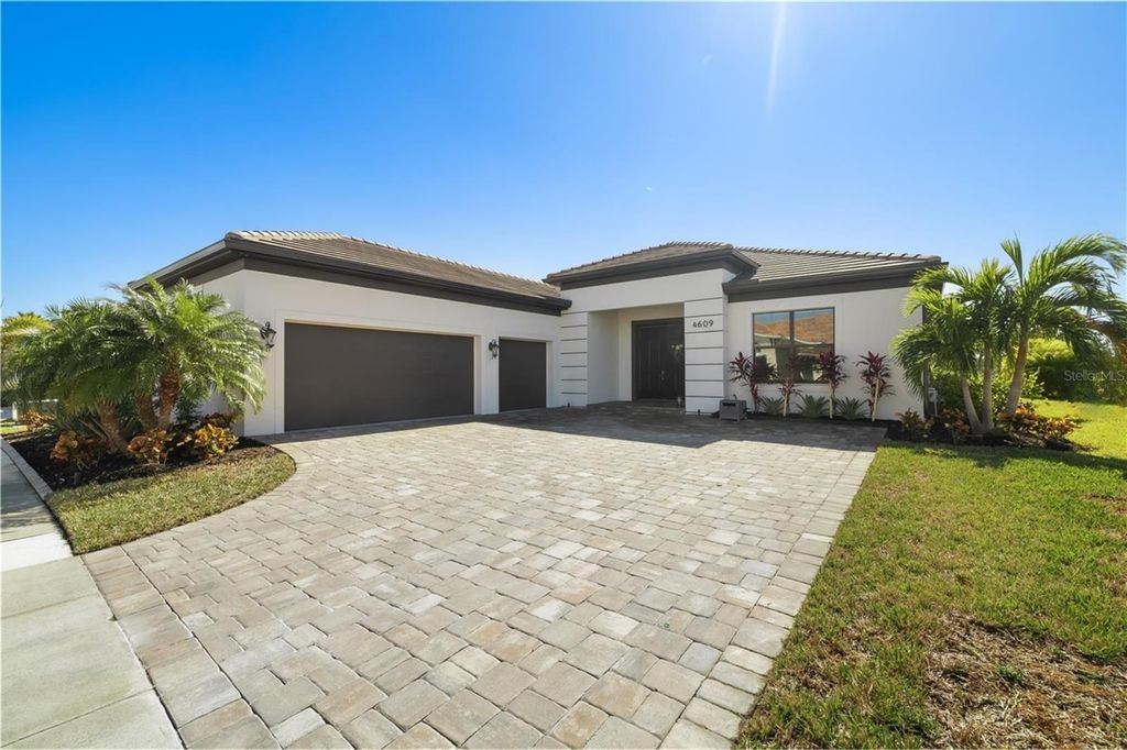 Image 45 of property listing at 4609 ANTRIM DRIVE, Sarasota, FL 34240