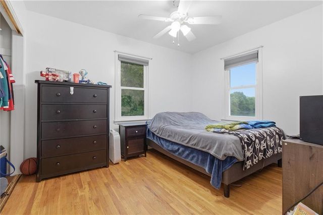 1922 N Redwood Drive, Independence, MO 64058