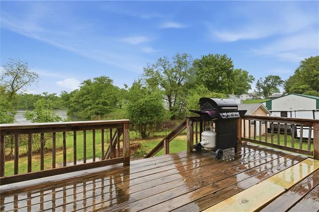 1922 N Redwood Drive, Independence, MO 64058