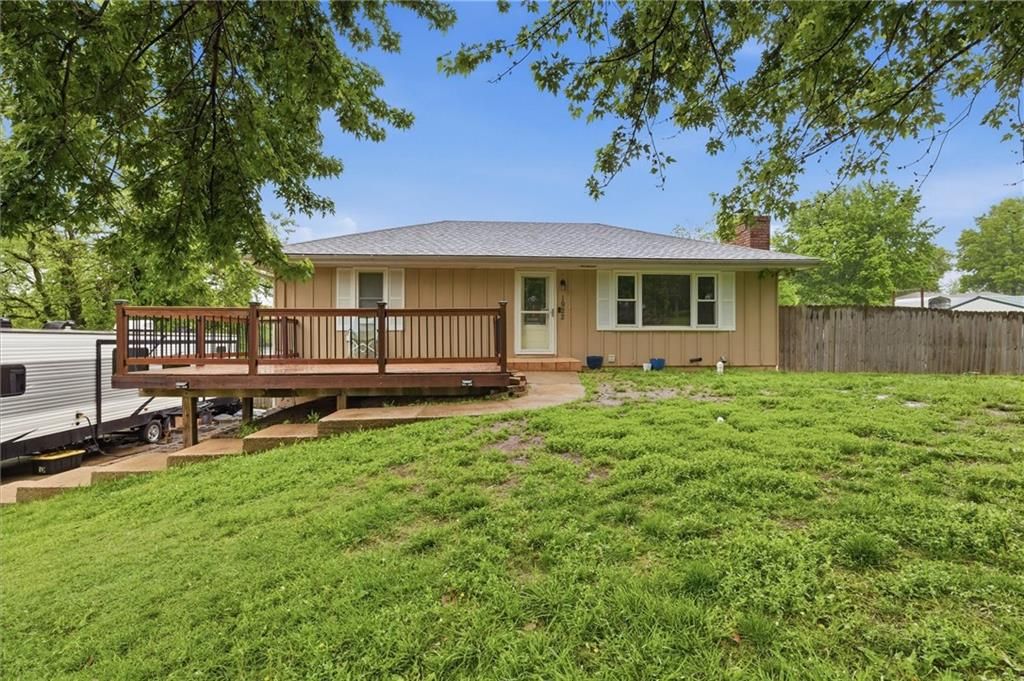 1922 N Redwood Drive, Independence, MO 64058