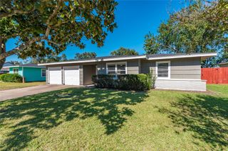 322 24th Avenue N, Texas City, TX 77590