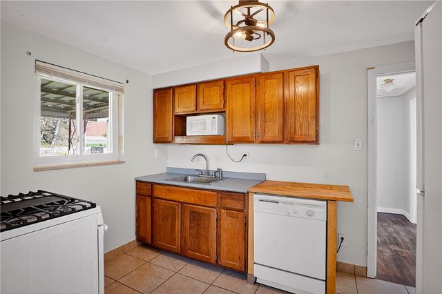 813 Alberta Dr, West Mifflin, PA 15122