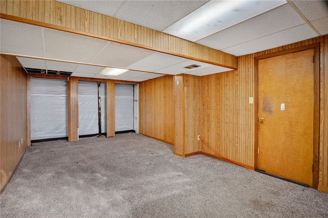 813 Alberta Dr, West Mifflin, PA 15122