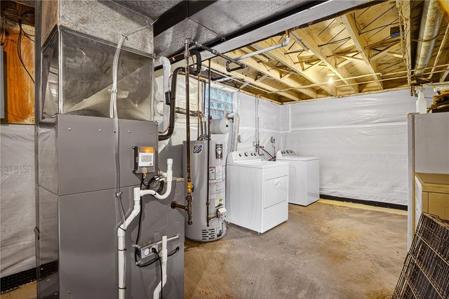 813 Alberta Dr, West Mifflin, PA 15122