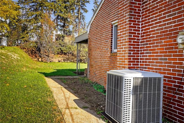 813 Alberta Dr, West Mifflin, PA 15122