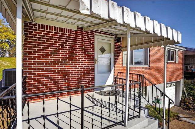 813 Alberta Dr, West Mifflin, PA 15122