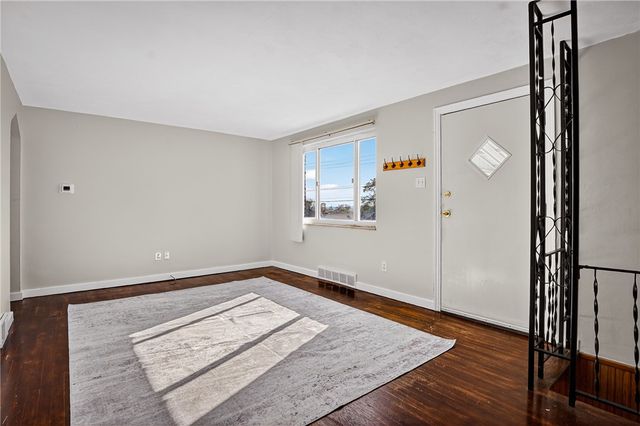 813 Alberta Dr, West Mifflin, PA 15122