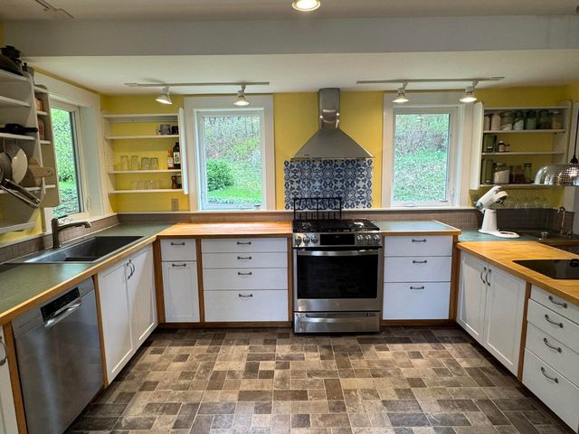 3503 Vermont Route 215 N, Cabot, VT 05647