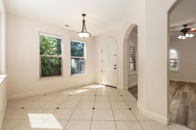 1495 E Via Mirasol Lane, Fresno, CA 93730