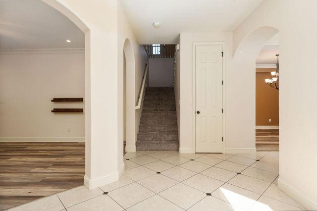 1495 E Via Mirasol Lane, Fresno, CA 93730