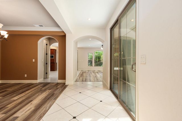 1495 E Via Mirasol Lane, Fresno, CA 93730