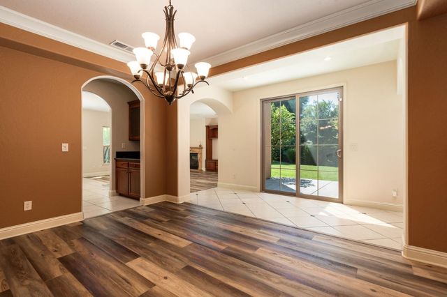 1495 E Via Mirasol Lane, Fresno, CA 93730