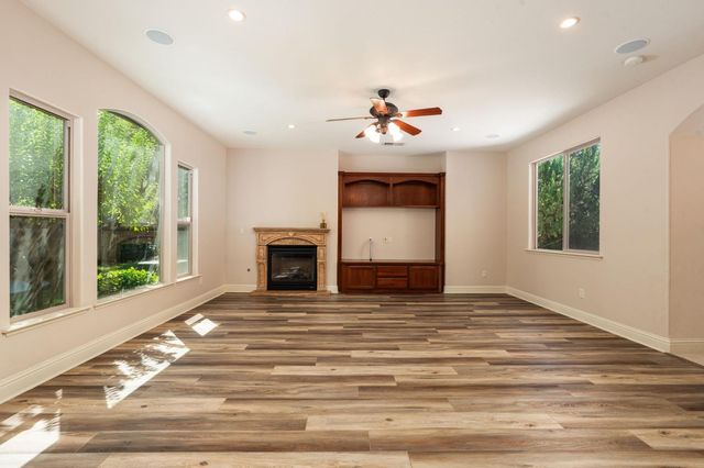 1495 E Via Mirasol Lane, Fresno, CA 93730