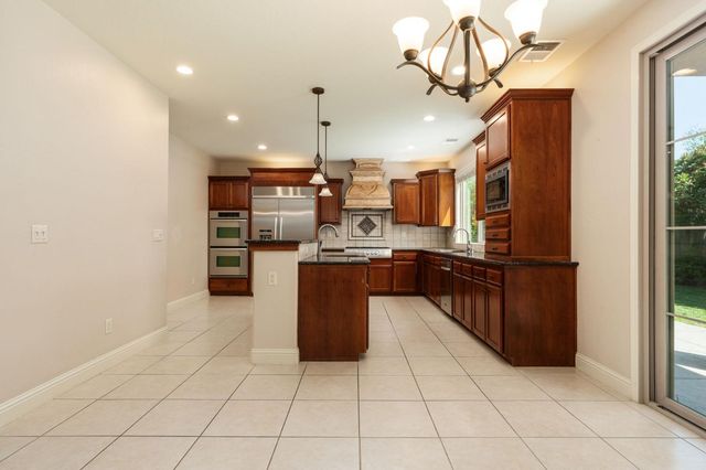 1495 E Via Mirasol Lane, Fresno, CA 93730