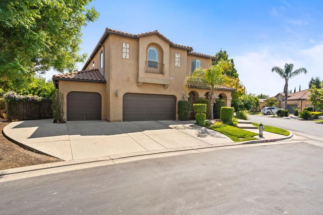 1495 E Via Mirasol Lane, Fresno, CA 93730