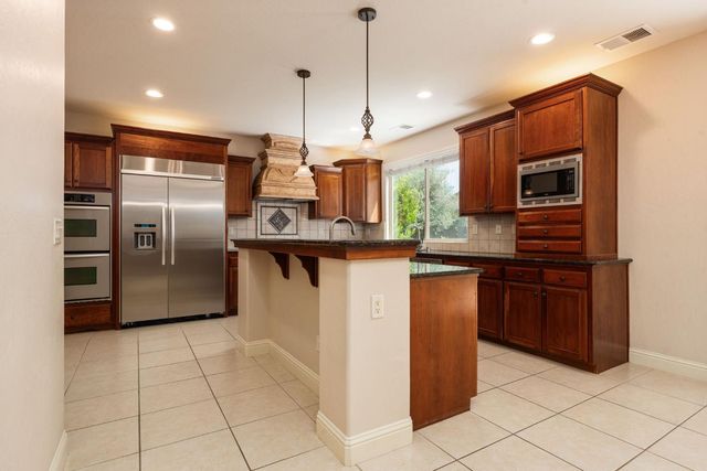 1495 E Via Mirasol Lane, Fresno, CA 93730