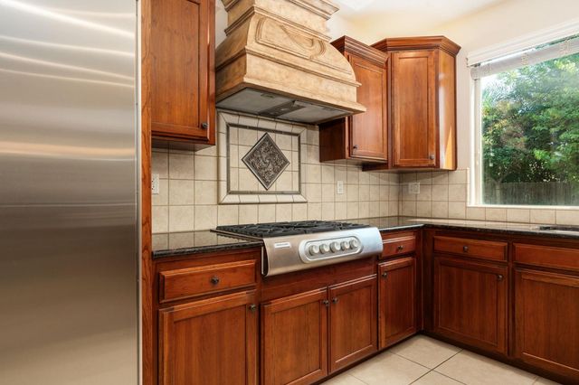 1495 E Via Mirasol Lane, Fresno, CA 93730