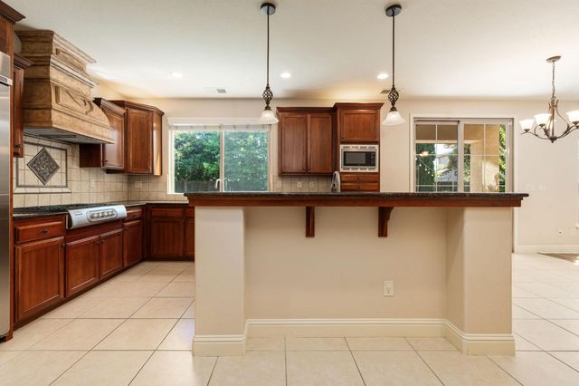 1495 E Via Mirasol Lane, Fresno, CA 93730