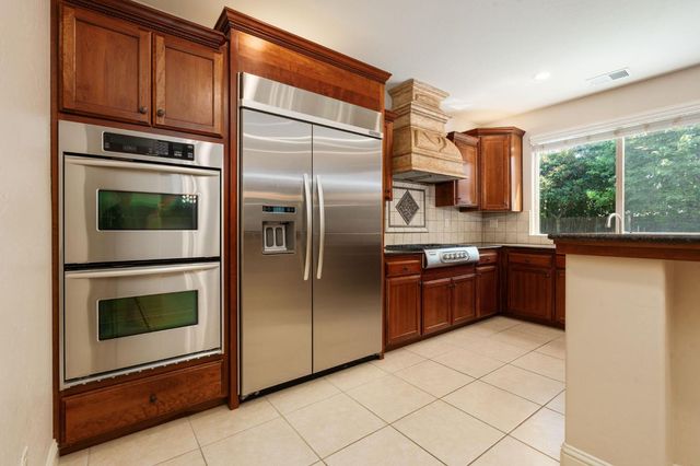 1495 E Via Mirasol Lane, Fresno, CA 93730
