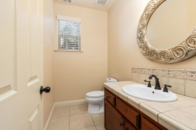 1495 E Via Mirasol Lane, Fresno, CA 93730