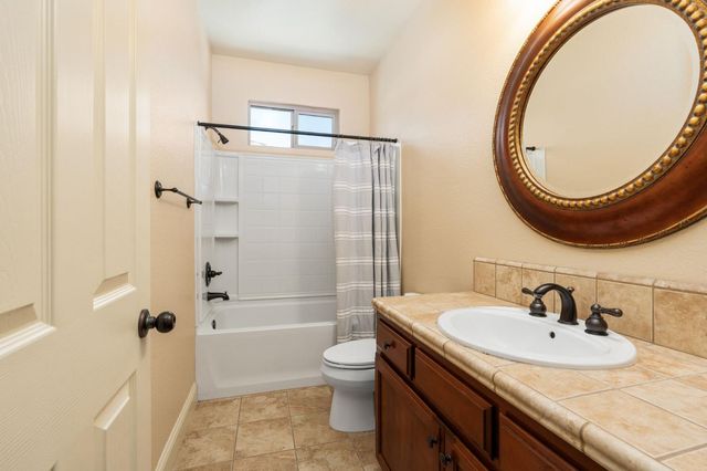 1495 E Via Mirasol Lane, Fresno, CA 93730