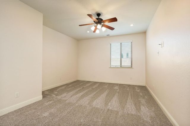 1495 E Via Mirasol Lane, Fresno, CA 93730