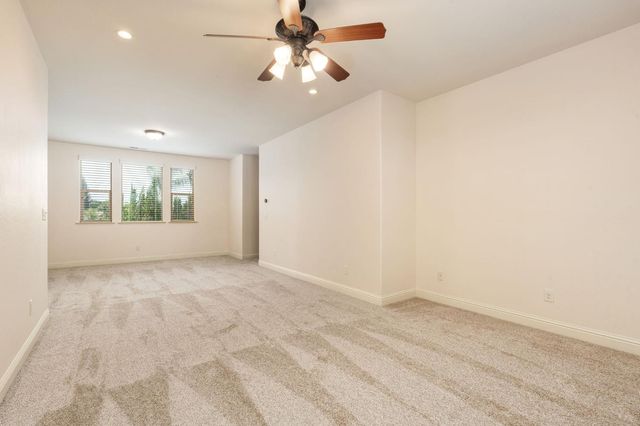 1495 E Via Mirasol Lane, Fresno, CA 93730
