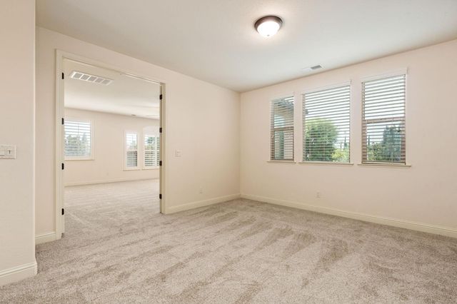 1495 E Via Mirasol Lane, Fresno, CA 93730