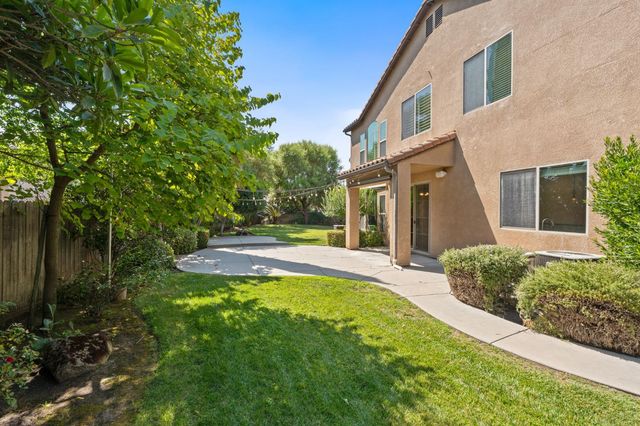 1495 E Via Mirasol Lane, Fresno, CA 93730
