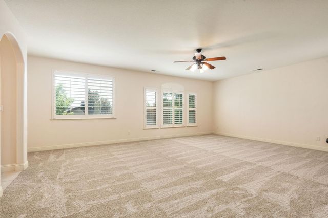 1495 E Via Mirasol Lane, Fresno, CA 93730