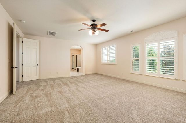 1495 E Via Mirasol Lane, Fresno, CA 93730