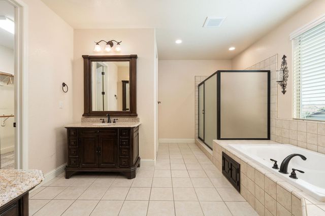 1495 E Via Mirasol Lane, Fresno, CA 93730