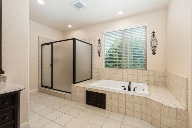 1495 E Via Mirasol Lane, Fresno, CA 93730