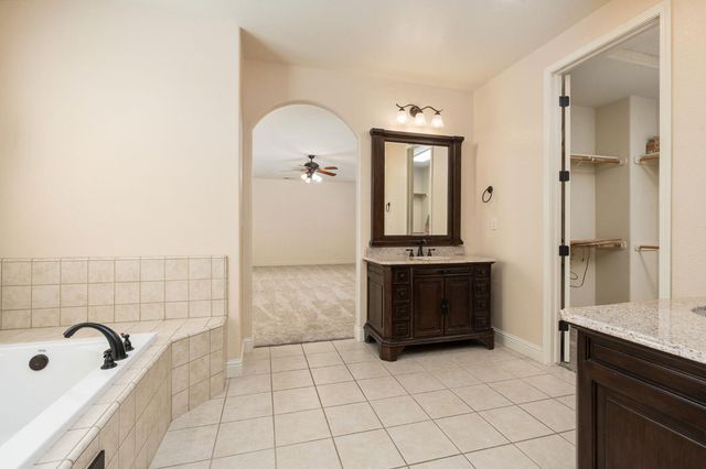 1495 E Via Mirasol Lane, Fresno, CA 93730