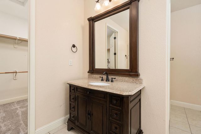 1495 E Via Mirasol Lane, Fresno, CA 93730