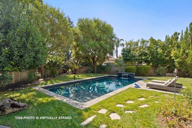 1495 E Via Mirasol Lane, Fresno, CA 93730