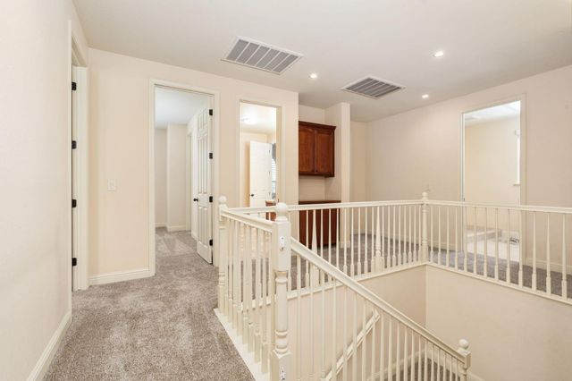 1495 E Via Mirasol Lane, Fresno, CA 93730