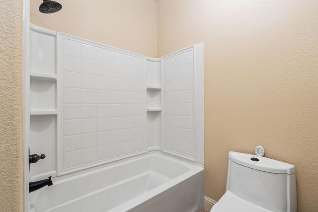 1495 E Via Mirasol Lane, Fresno, CA 93730