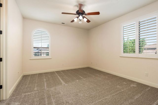1495 E Via Mirasol Lane, Fresno, CA 93730