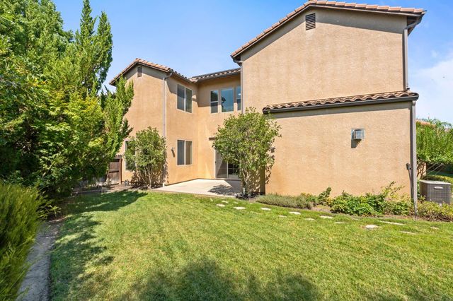 1495 E Via Mirasol Lane, Fresno, CA 93730