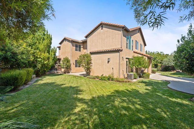 1495 E Via Mirasol Lane, Fresno, CA 93730