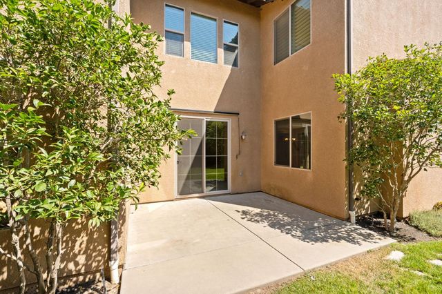 1495 E Via Mirasol Lane, Fresno, CA 93730