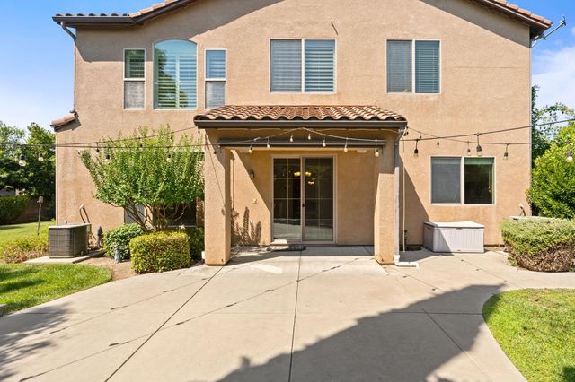 1495 E Via Mirasol Lane, Fresno, CA 93730