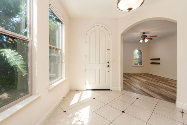 1495 E Via Mirasol Lane, Fresno, CA 93730