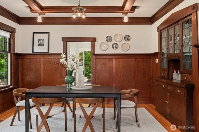 4055 SW Holgate Street, Seattle, WA 98116