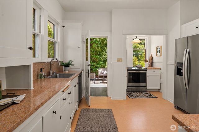4055 SW Holgate Street, Seattle, WA 98116