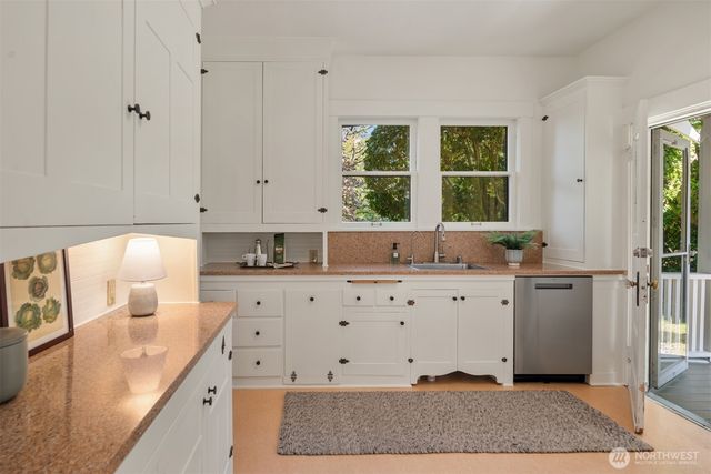 4055 SW Holgate Street, Seattle, WA 98116