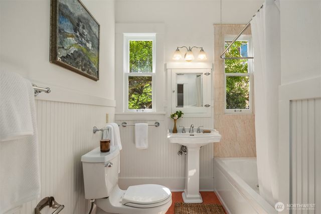 4055 SW Holgate Street, Seattle, WA 98116